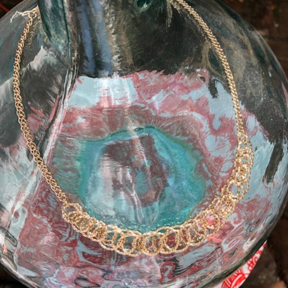 Ladies Gold Metal Necklace with Circle accents